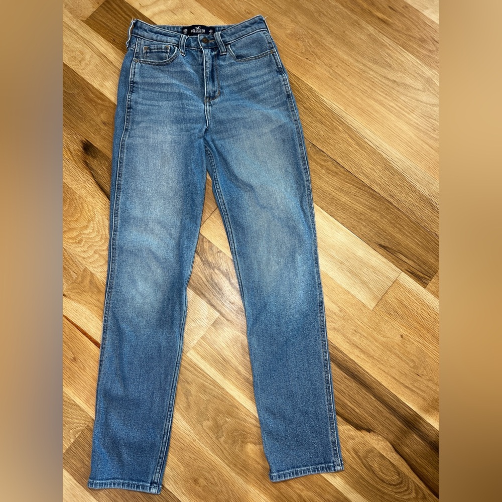 Hollister Ultra HighRise Mom Jean size 23